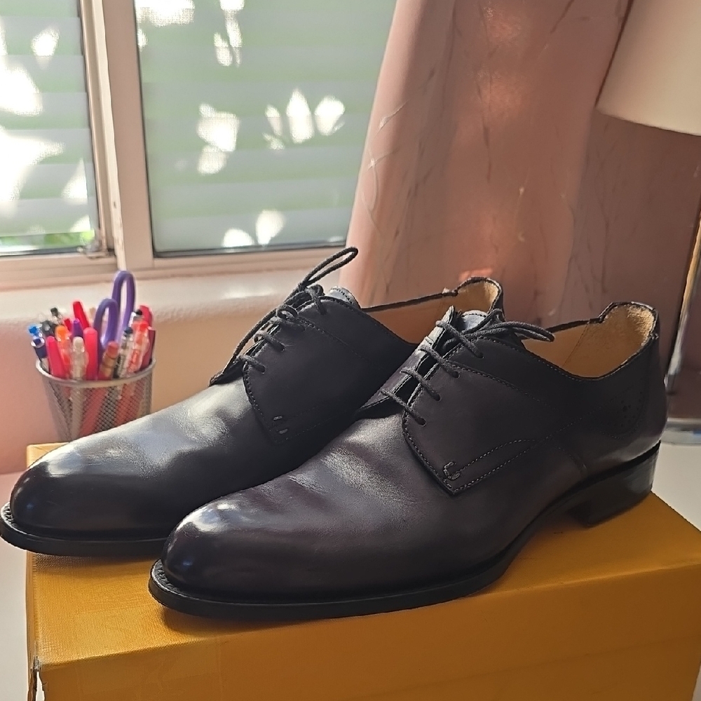 Black Leather Oxford Shoes with Polished Finish